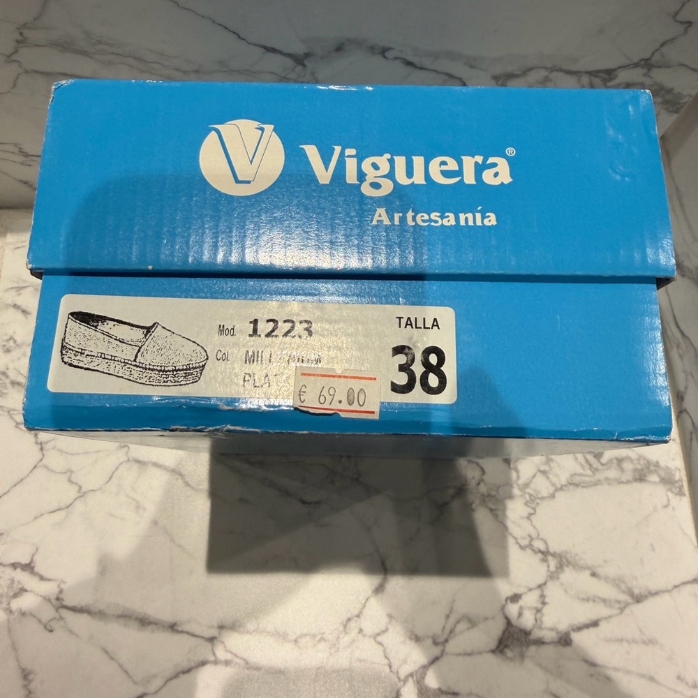 🌟3 X HOST PICK🌟Viguera Ladies Silver Iridescent Espadrille Flats Brand New NWT - Picture 12 of 13